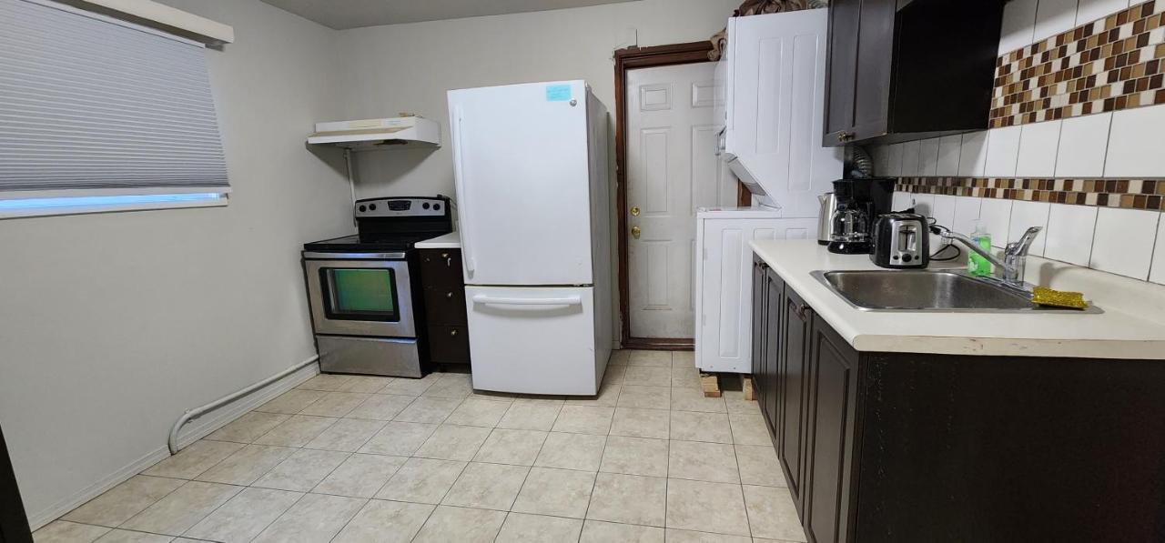 Chesskings Guest House - Unit 1 Winnipeg Bagian luar foto